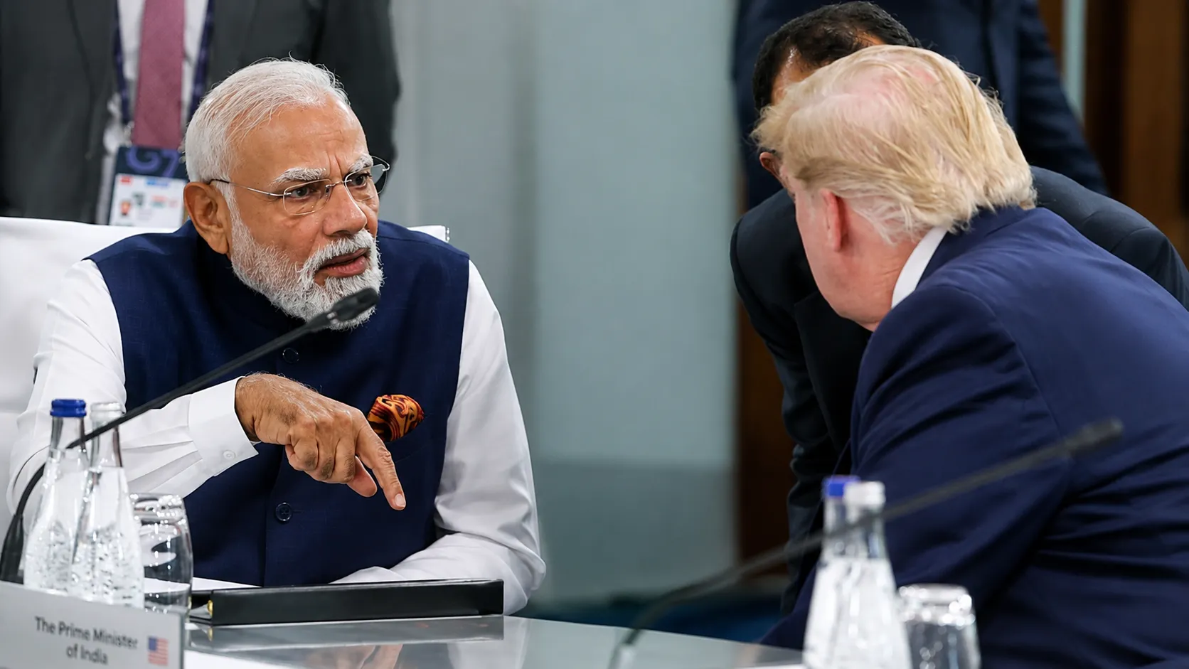 The Hand That Steadied a President — And the Line That Stopped the Room