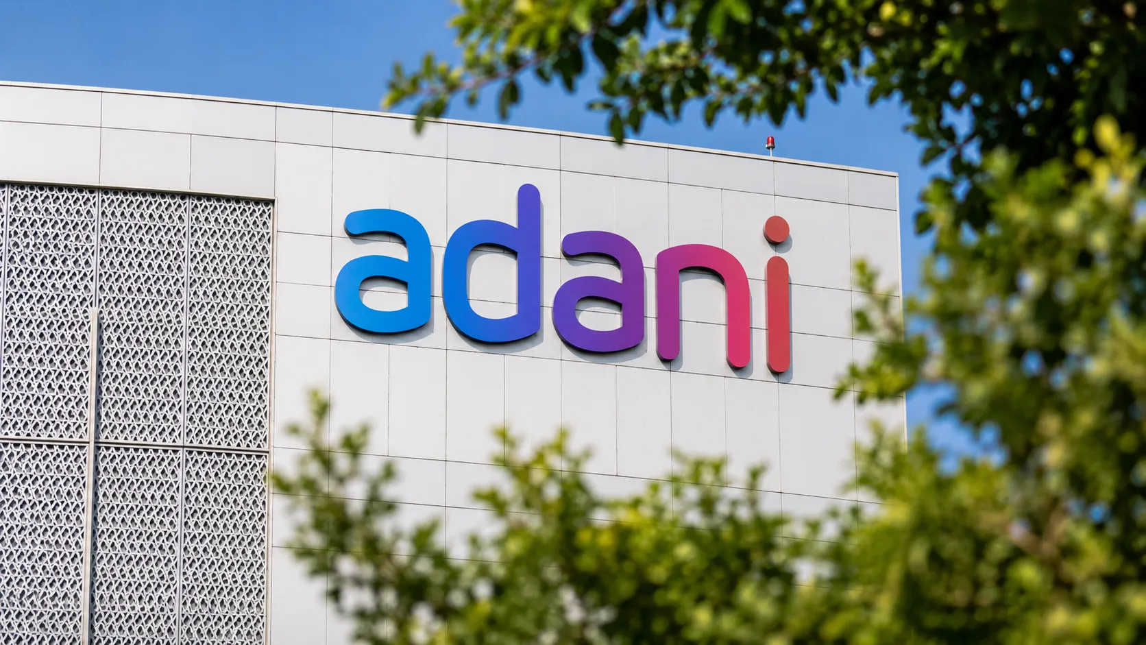 Adani Enterprises Leads ₹15,000 Crore QIP Surge As Institutional Investors Return In Force