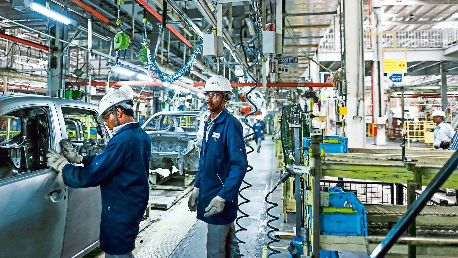 India's Auto Industry Clocks Its Best-Ever Q1 As Passenger Vehicle Sales Surge 25.9% Year-On-Year