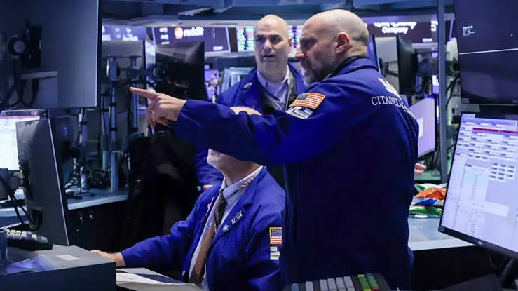 Hot US Business Data and $103 Oil Push Treasury Yields to Two-Decade Highs, Dragging Wall Street Off Records