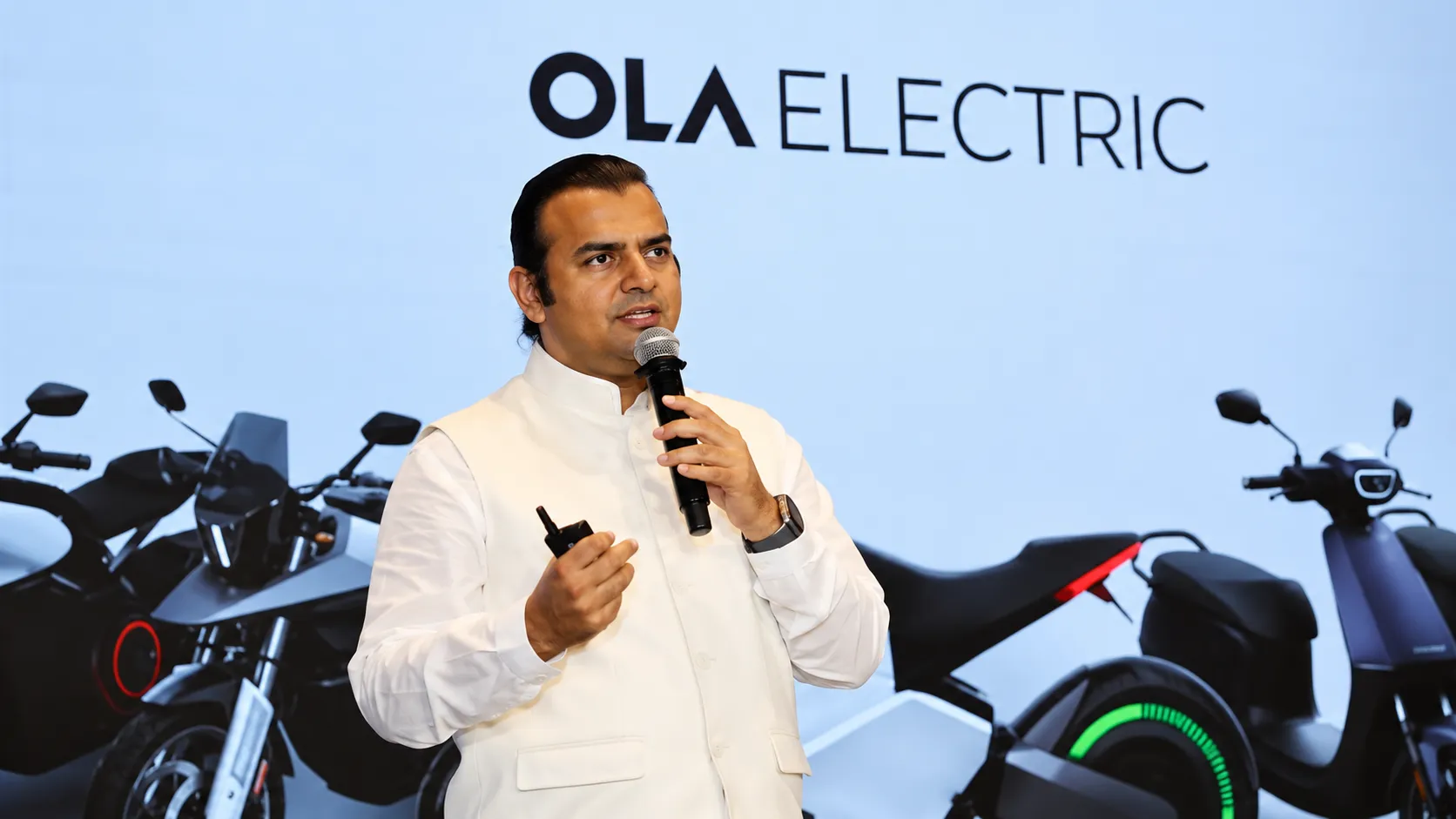Bhavish Aggarwal Pledges 4.32% of Ola Electric to Back ₹1,000 Crore Rights Issue, Months After Clearing His Last Pledge