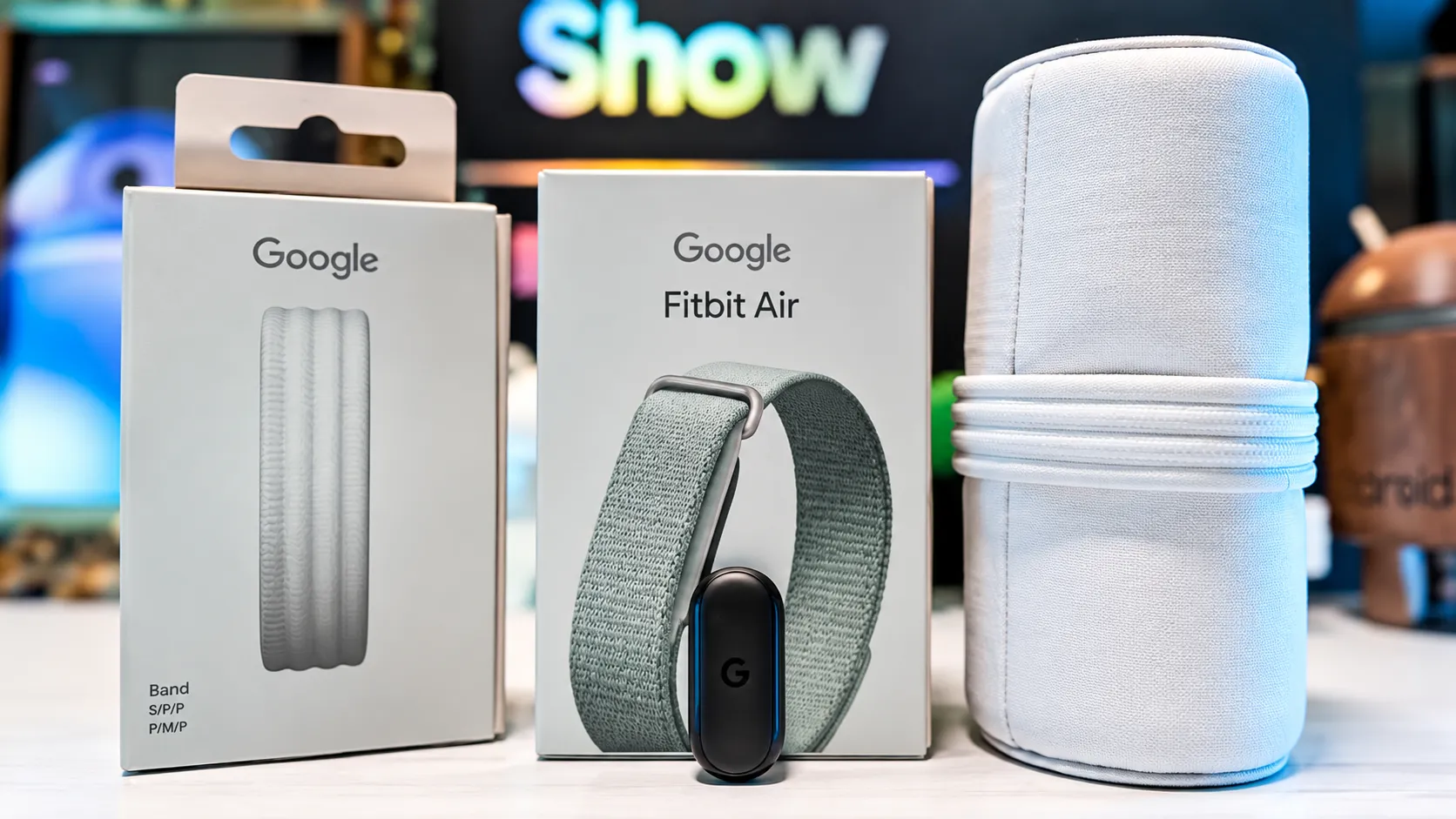 Google Launches $179.99 Fitbit Edge, Bringing Back the Screen and Its First Repairable Tracker