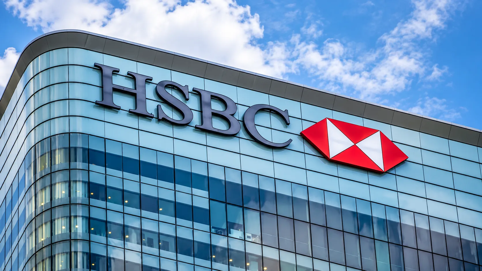 HSBC Shares Slide Nearly 7% as Revenue Misses and Wealth Stalls, Despite a 32% Jump in Profit and a $1 Billion Buyback